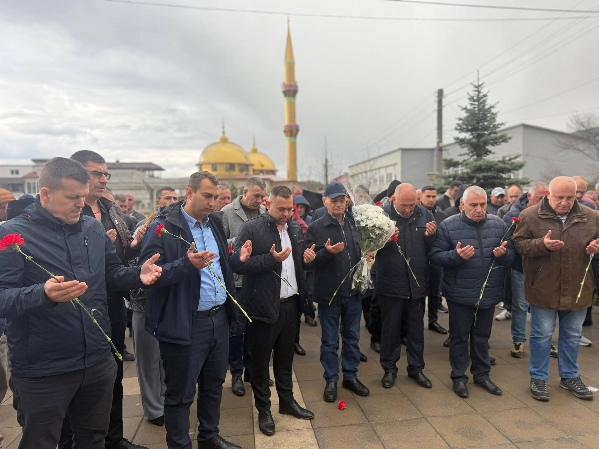 Ахмед Доган посети гоцеделчевското село Корница и почете жертвите от 1973 г.