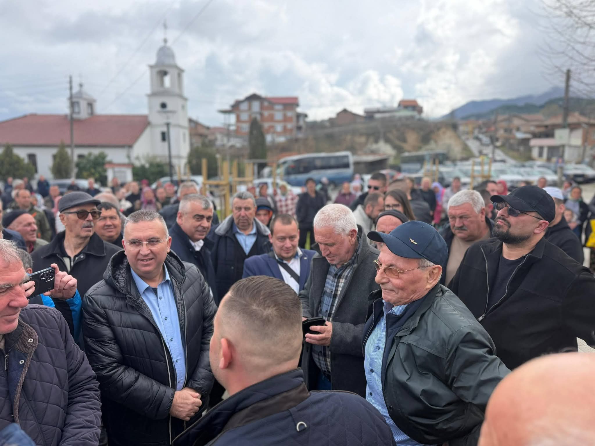 Ахмед Доган посети гоцеделчевското село Корница и почете жертвите от 1973 г.
