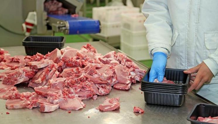 КАКВО ЯДЕМ? Месо и млечни продукти се заливат с нафта и дезинфектант КАКВО ЯДЕМ? Месо и млечни продукти се заливат с нафта и дезинфектант