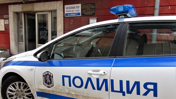 Разследват закана за убийство пред търговски обект в Дупница