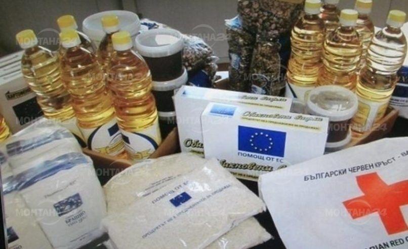 БЧК раздава храни на хора в нужда в Благоевград БЧК раздава храни на хора в нужда в Благоевград