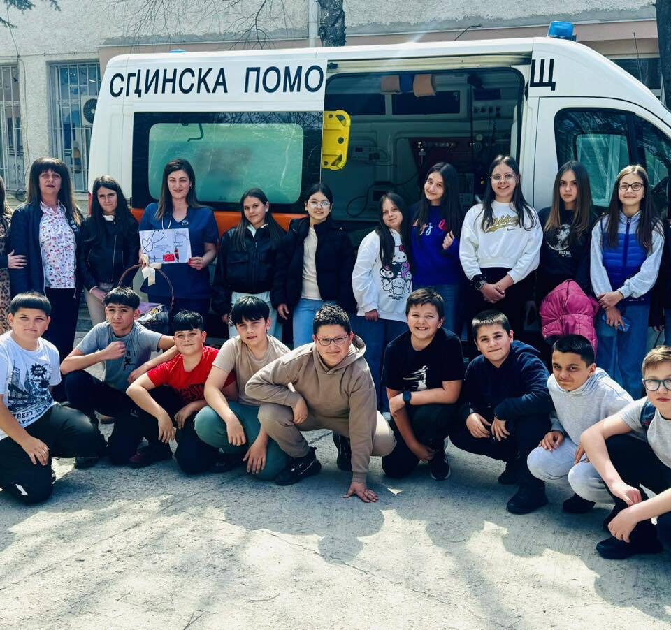 Ученици в Гоце Делчев с ценен урок по спешна помощ Ученици в Гоце Делчев с ценен урок по спешна помощ