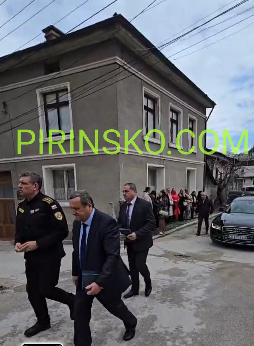 Държавата нахлу в Якоруда: Адемов, Кандев и МВР шефовете на Благоевград и Разлог на място заради сигнали с натиск върху вота Държавата нахлу в Якоруда: Адемов, Кандев и МВР шефовете на Благоевград и Разлог на място заради сигнали с натиск върху вота