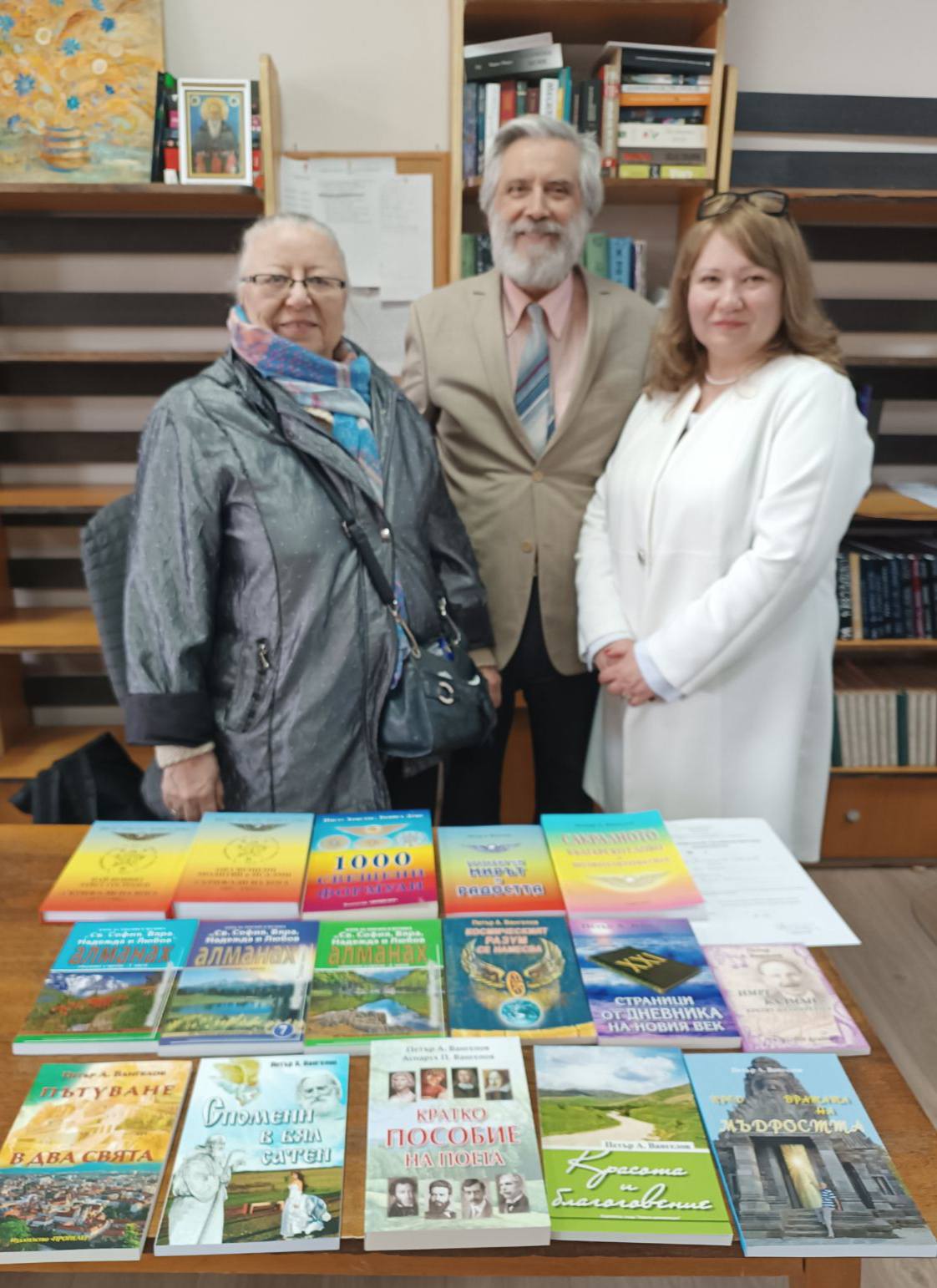 Писател дари ценни книги в стихове и проза на РБ Димитър Талев Писател дари ценни книги в стихове и проза на РБ Димитър Талев
