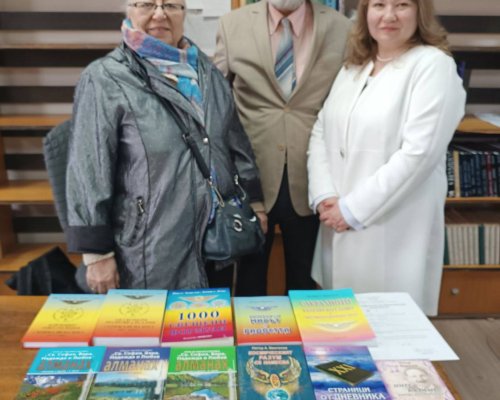 Писател дари ценни книги в стихове и проза на РБ Димитър Талев