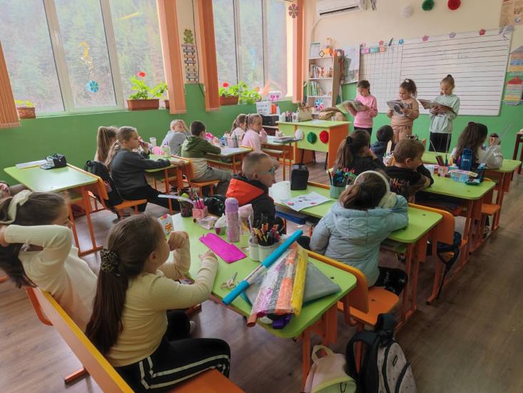 Третокласници в с. Долно Осеново вдъхновиха по-малките да открият любовта към четенето Третокласници в с. Долно Осеново вдъхновиха по-малките да открият любовта към четенето