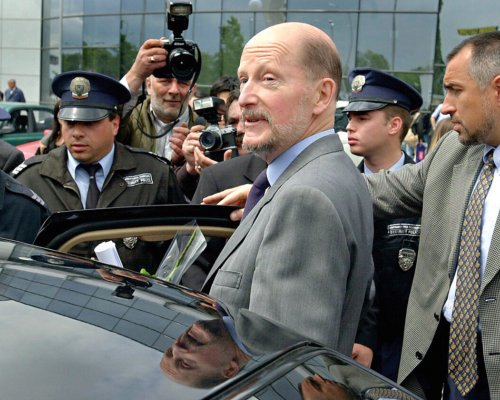 Преди 25 години цар Симеон Втори се връща да живее в България и се включва в политиката