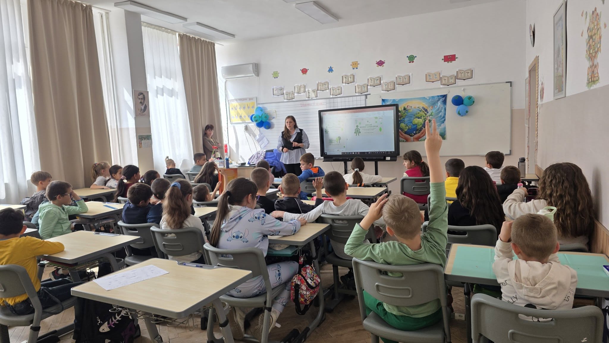 Първокласници от IX ОУ Пейо Яворов усвояват знания за разделно събиране на отпадъци чрез екоклуб Еколандия