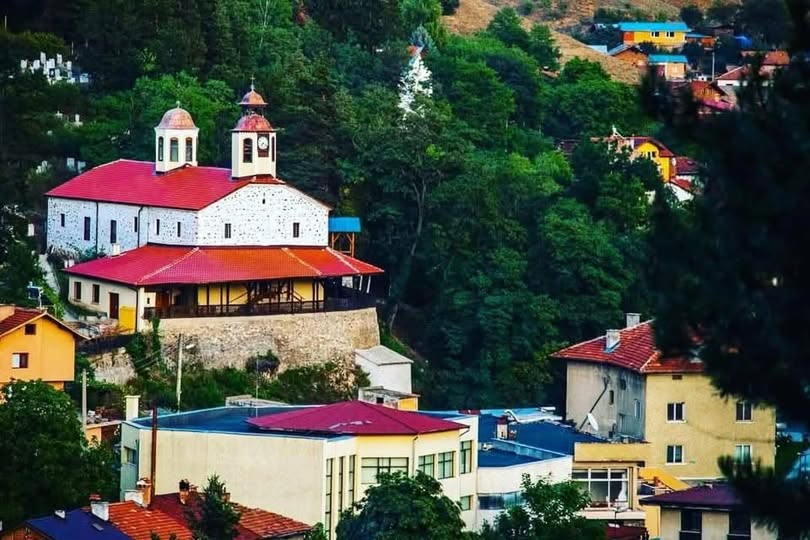 Богослужения през страсната седмица и светлата седмица при храм Св. Вмчк Георги-Белица Богослужения през страсната седмица и светлата седмица при храм Св. Вмчк Георги-Белица