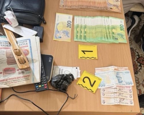 Мъж задържан с 9000 евро и тефтери за купен вот в с. Дъждино, община Кърджали