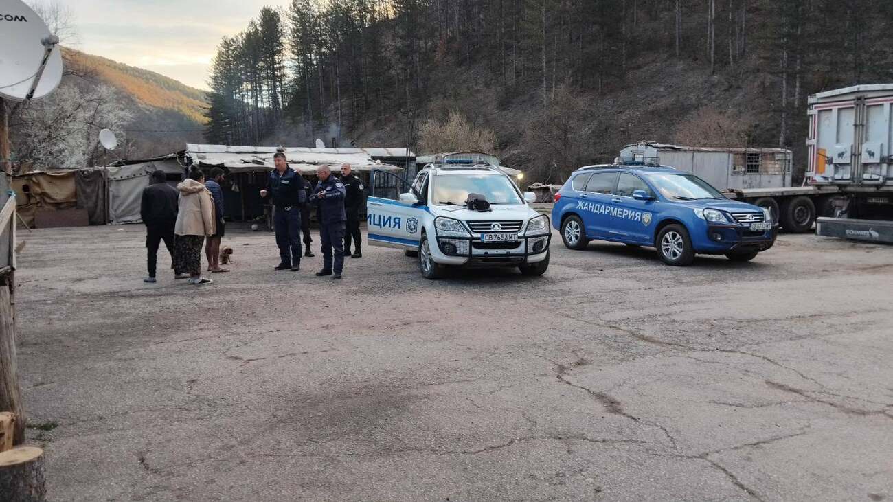 Мащабна полицейска операция в Перник срещу купуване на гласове: задържани, досъдебни производства и иззети доказателства Мащабна полицейска операция в Перник срещу купуване на гласове: задържани, досъдебни производства и иззети доказателства