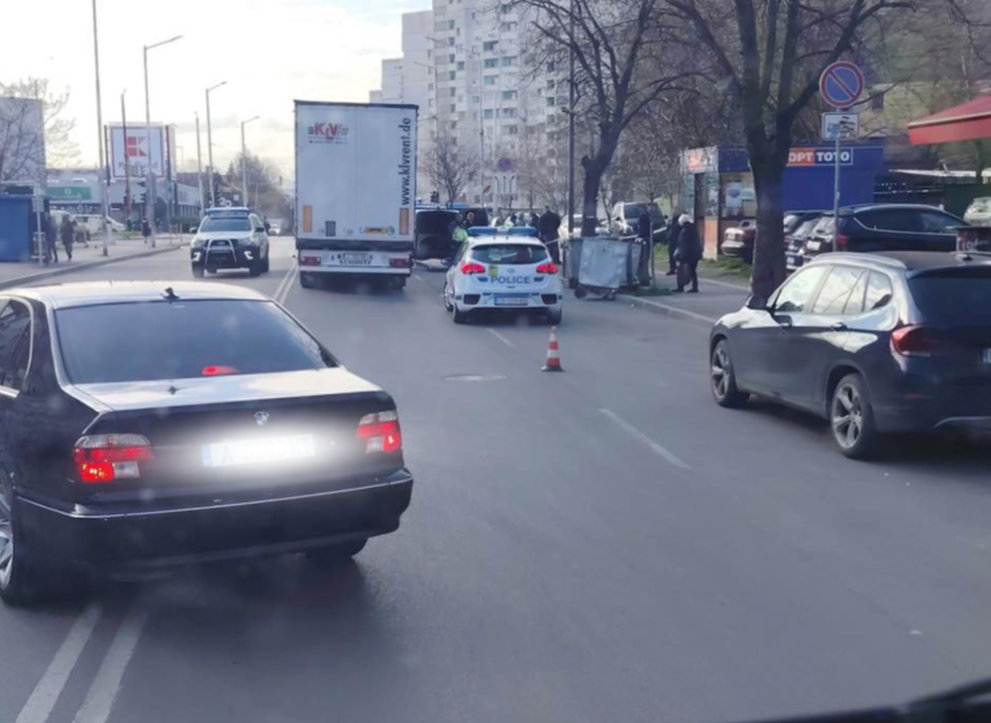 Камион прегази пешеходец в София Камион прегази пешеходец в София