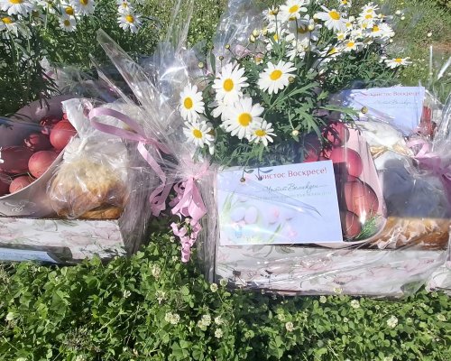 Кметът на Струмяни зарадва потребителите на социалните центрове в общината с подаръци за Великден