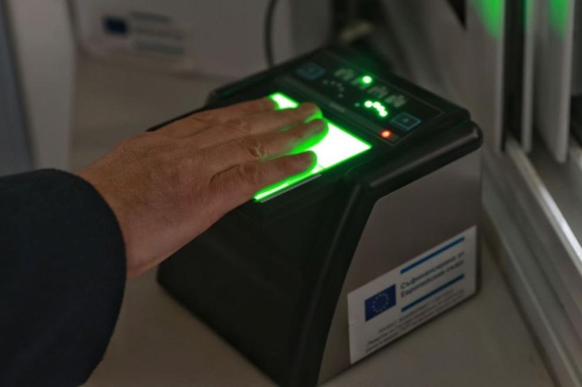 Хиляди с отказ за влизане в Европа след старта на новата система Хиляди с отказ за влизане в Европа след старта на новата система