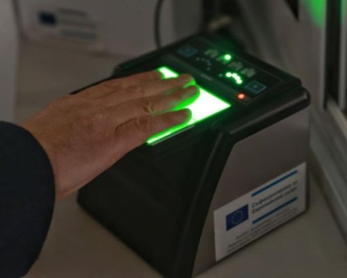Хиляди с отказ за влизане в Европа след старта на новата система