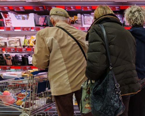 Великден удря джоба на българина: Магазините се пълнят преди празника