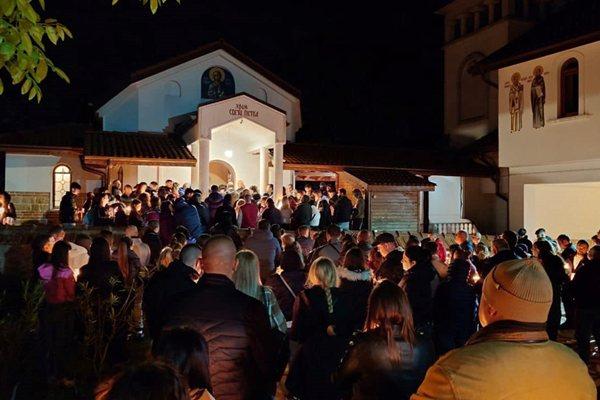 Хиляди посрещнаха Великден в Банско