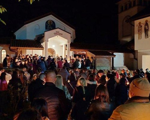 Хиляди посрещнаха Великден в Банско