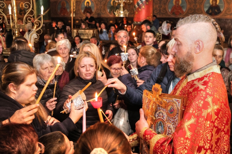 Песни и хора на Великден в Банско