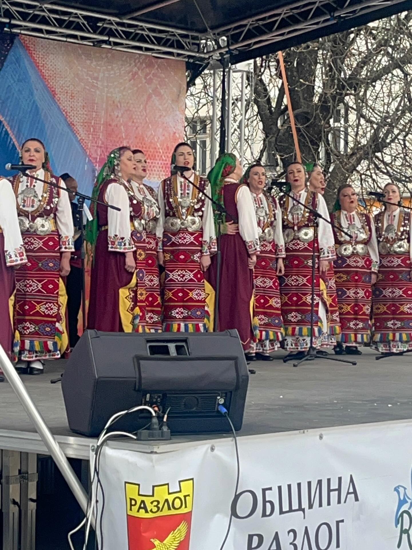 Слънце да огрее- Ансамбъл Пирин озари Разлог Слънце да огрее- Ансамбъл Пирин озари Разлог