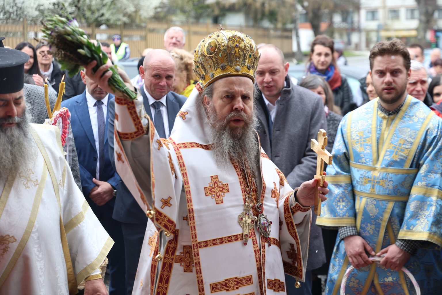 Празничен звън в Пирин: Митрополит Серафим поведе литийното шествие на Светли понеделник в Банско