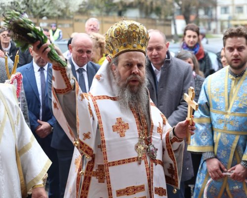 Празничен звън в Пирин: Митрополит Серафим поведе литийното шествие на Светли понеделник в Банско
