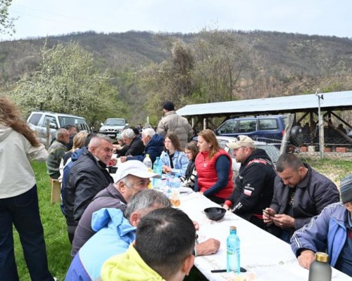 С курбан за здраве отбелязаха Великден в местността Ширината край Полена