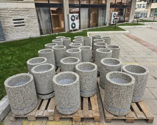 Нови кошчета за боклук в Парк Рила, Градската градина и центъра на Дупница