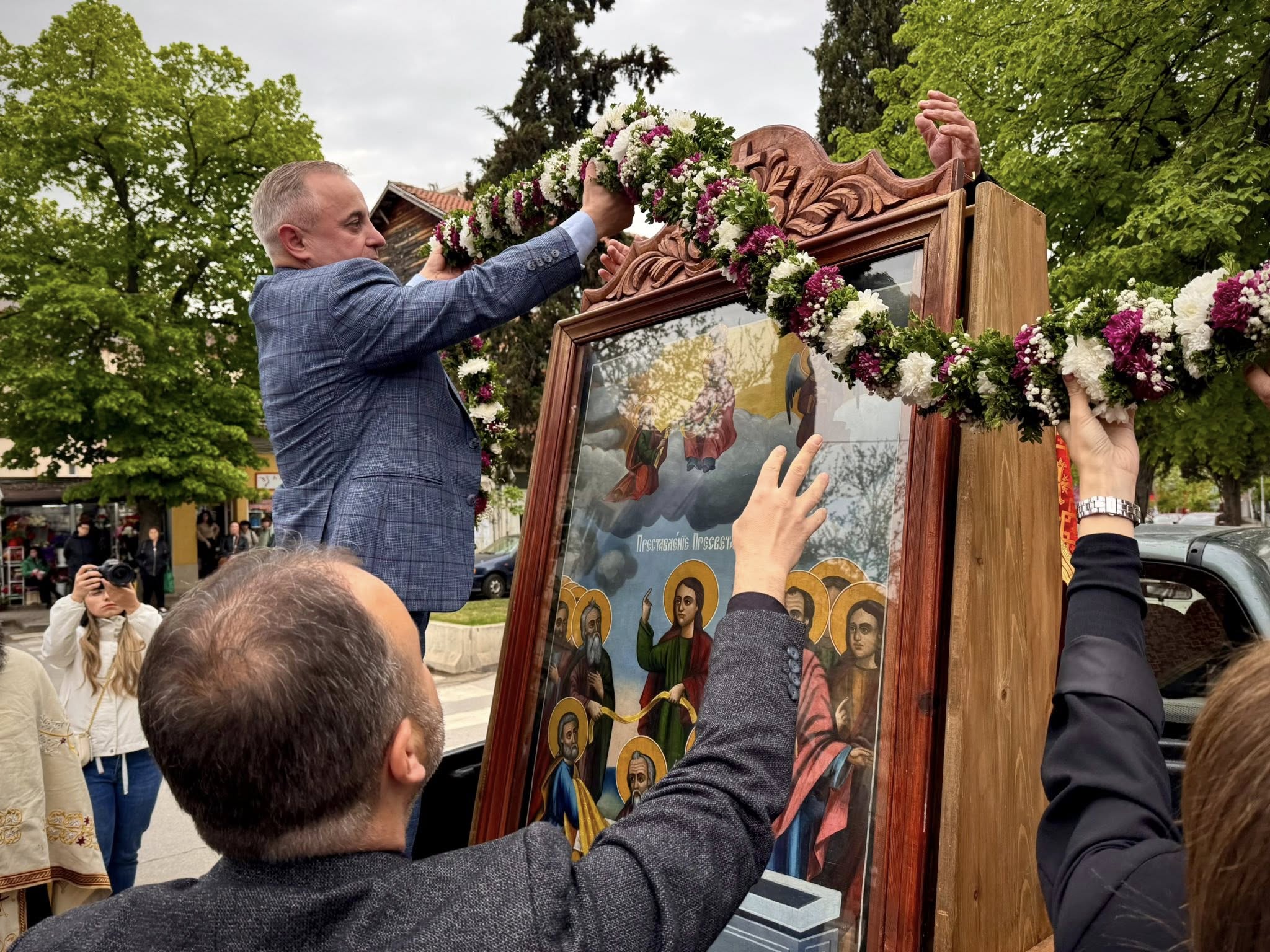 Сандански посрещна чудотворната икона на Света Богородица Сандански посрещна чудотворната икона на Света Богородица