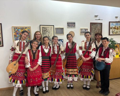 Фолклорна група  Веселина  празнува 25 години с юбилеен концерт в Благоевград
