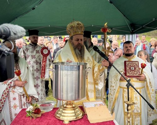 Митрополит Серафим отслужи  водосвет пред иконата на Света Богородица в Сандански