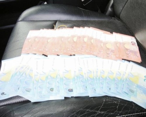 Пари и списъци с имена открити при проверка на автомобил на кандидат за народен представител