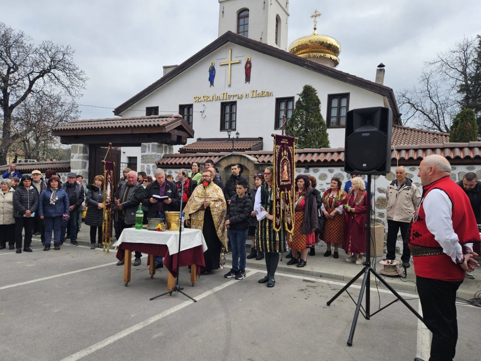 Литийно шествие на Светла събота в Добринище Литийно шествие на Светла събота в Добринище