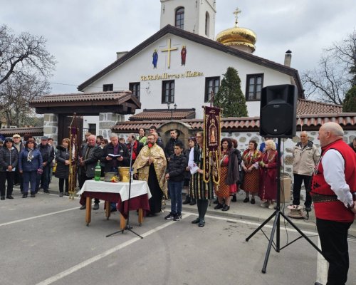 Литийно шествие на Светла събота в Добринище