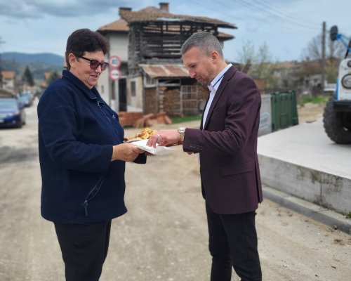 Местните в Белица към кмета Ревански: Откакто ти ни управляваш имаме самочувствие и не се срамуваме!