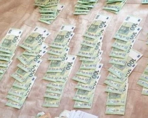 Нов удар по купуването на гласове: Хванаха 200 000 евро в пликове във Варна