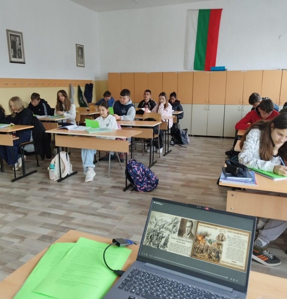 Иновативен урок в СУ Неофит Рилски-Банско оживи историята на Априлското въстание Иновативен урок в СУ Неофит Рилски-Банско оживи историята на Априлското въстание