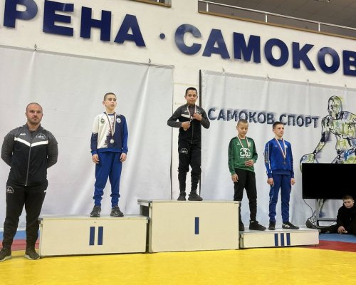 Достойно представяне на най-малките кюстендилски борци от СКБ Васил и Георги Илиеви