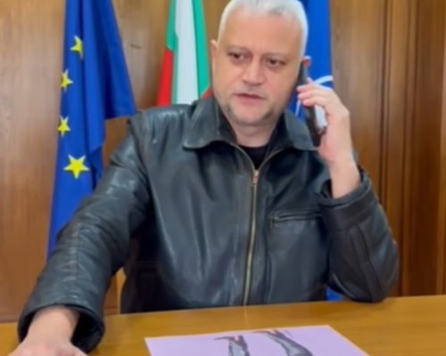 Скандал с карикатура: прокуратурата вкара Христо Комарницки в СДВР, Емил Дечев реагира
