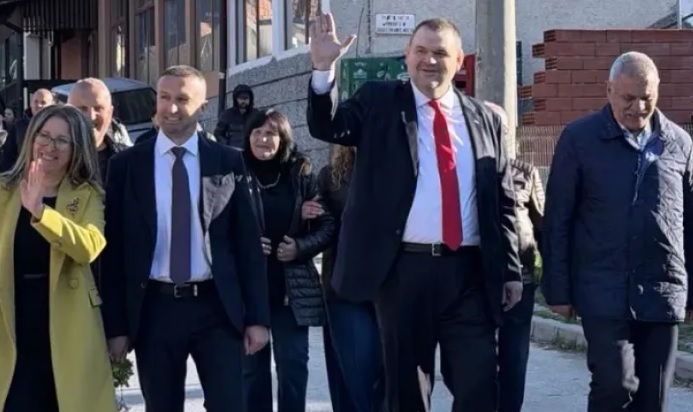 Делян Пеевски гласува в село Бабяк: Избрах държавата на хората
