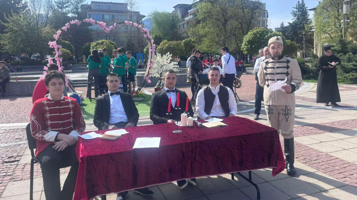 В Дупница почетоха героите на Априлското въстание В Дупница почетоха героите на Априлското въстание