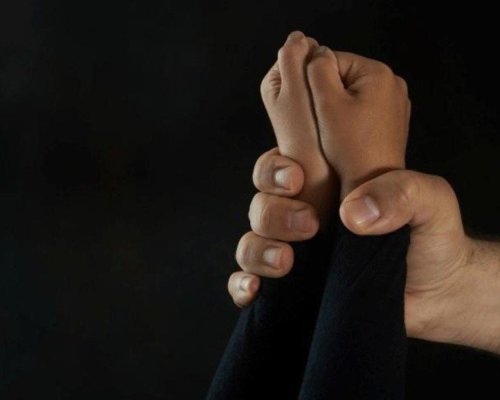 3 г. затвор за мъж, блудствал с две деца