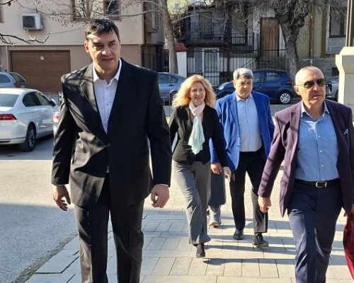 Олимпийска шампионка, легенда във волейбола и знакови спортисти в новото 52 НС