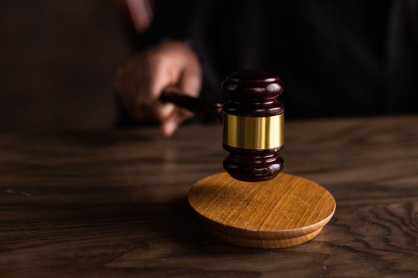 Осъден за изнудване в Кюстендил: 5 години затвор, 6 000 лв. глоба и конфискация на имущество Осъден за изнудване в Кюстендил: 5 години затвор, 6 000 лв. глоба и конфискация на имущество