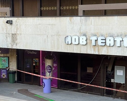 15-годишно момче падна от тераса в НДК, с опасност за живота е 15-годишно момче падна от тераса в НДК, с опасност за живота е