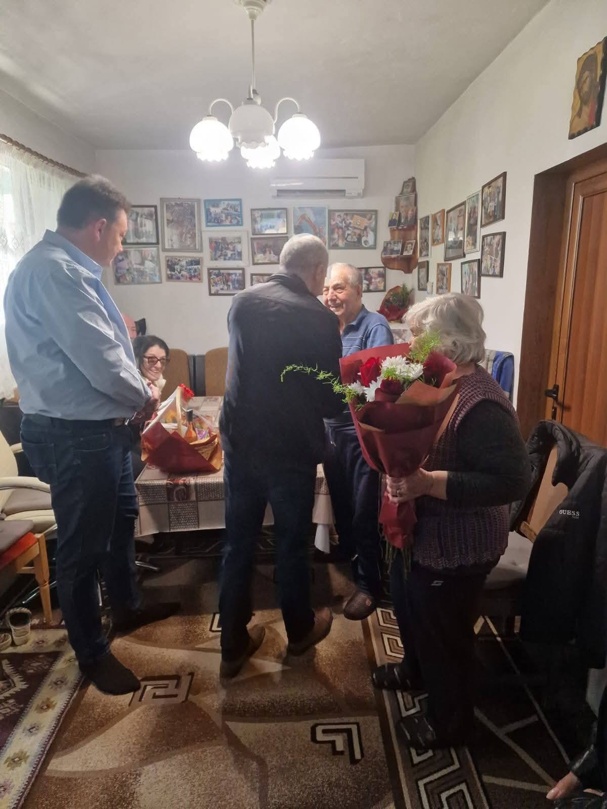 Димитър Бръчков гостува на семейство Танчеви в Беласица за Диамантена сватба