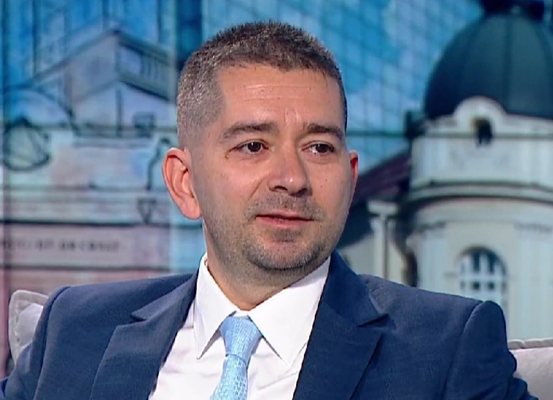 Слави Василев:Радев вече има готов кабинет, готви радикален завой във властта