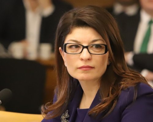 Министър Дечев: Десислава Атанасова не е пътувала със самолет на Делян Пеевски