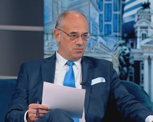 Семов дали ще се кандидатира за президент : България има достоен държавен глава в лицето на Йотова