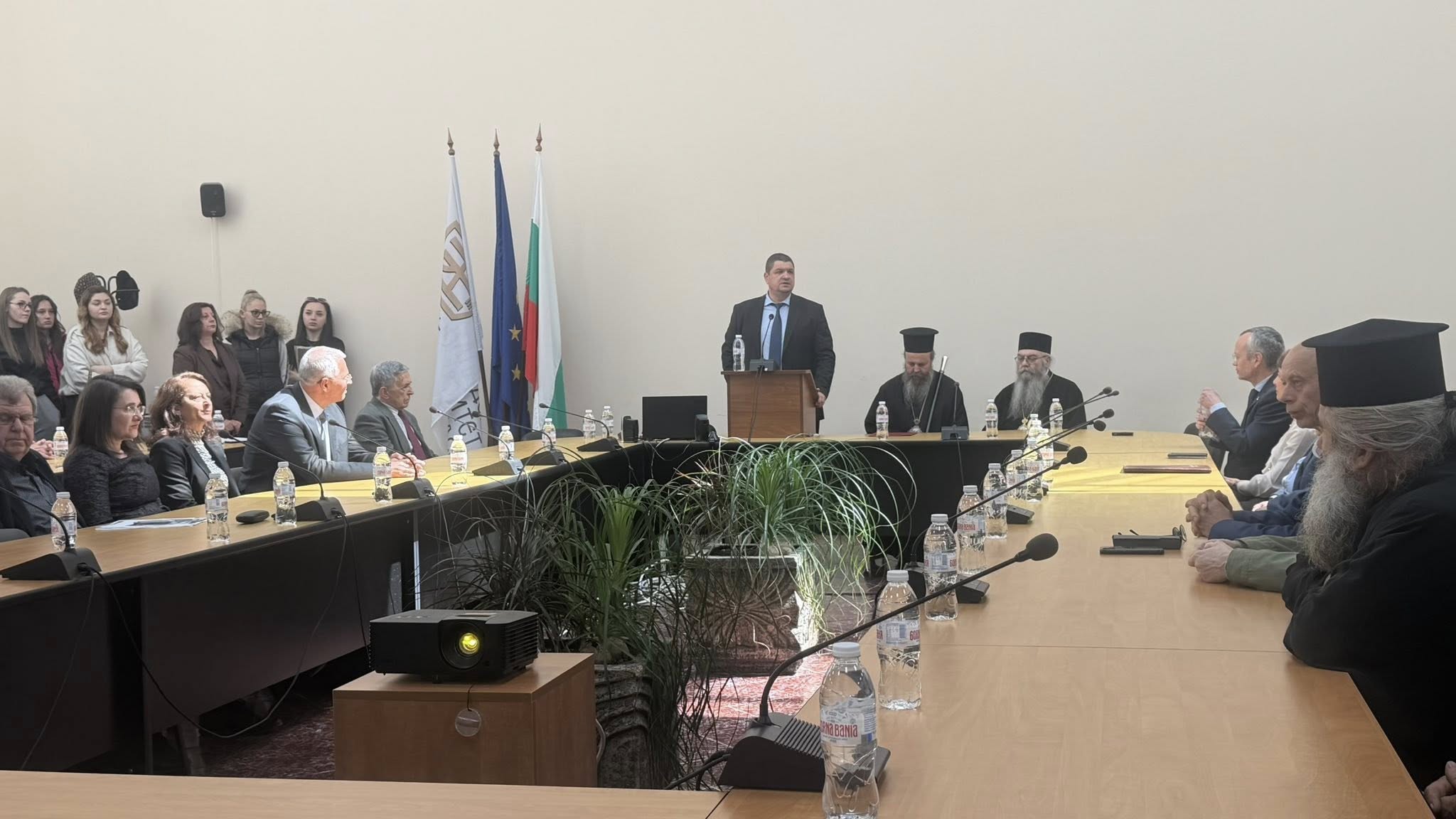 При голям интерес представиха книгата за митрополит Натанаил в ЮЗУ